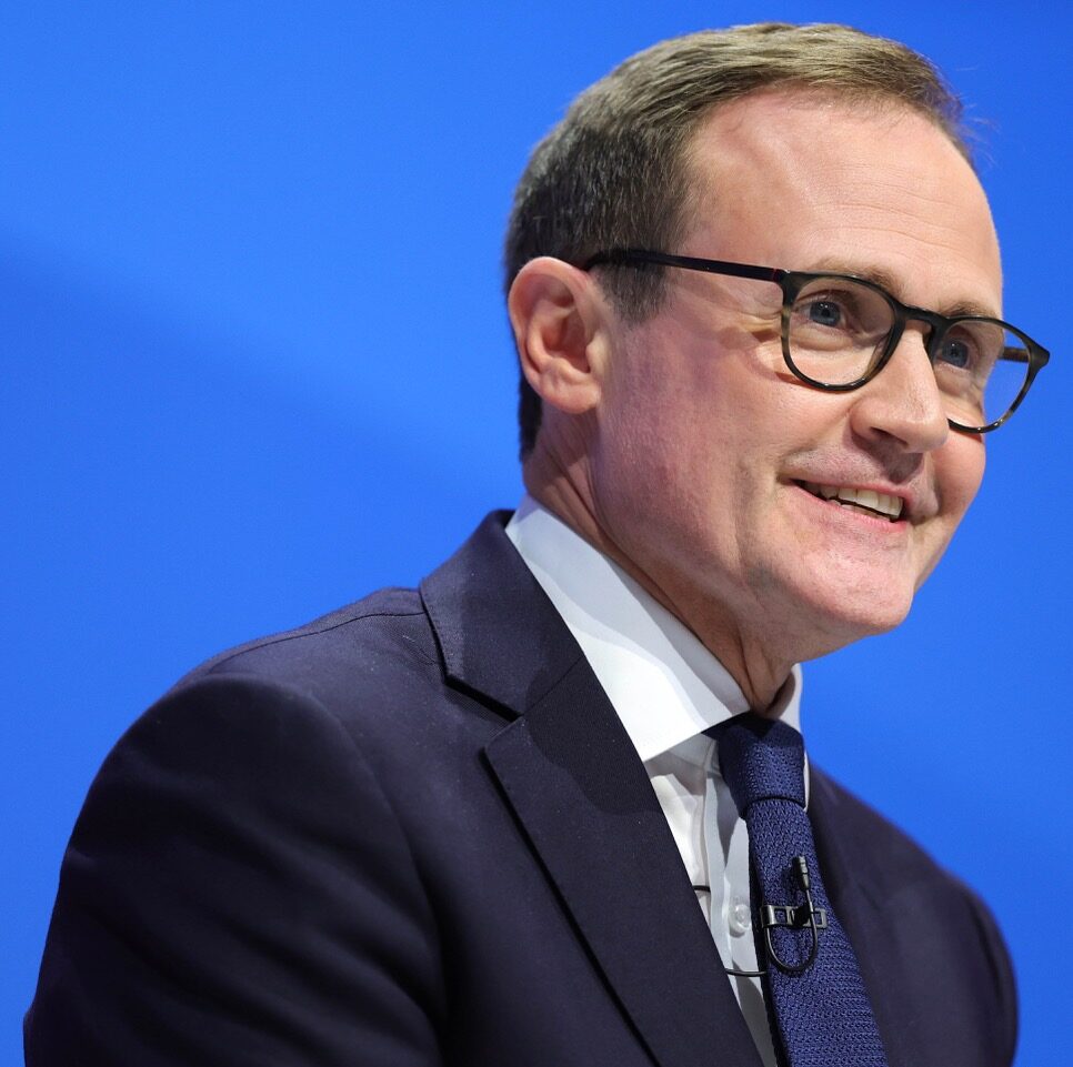 Tugenhadt, Tom (1) – Copy