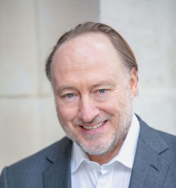 Roberts-Andrew-author-pic-2021-credit-Anna-Kunst-scaled-e1729252204925-563×600